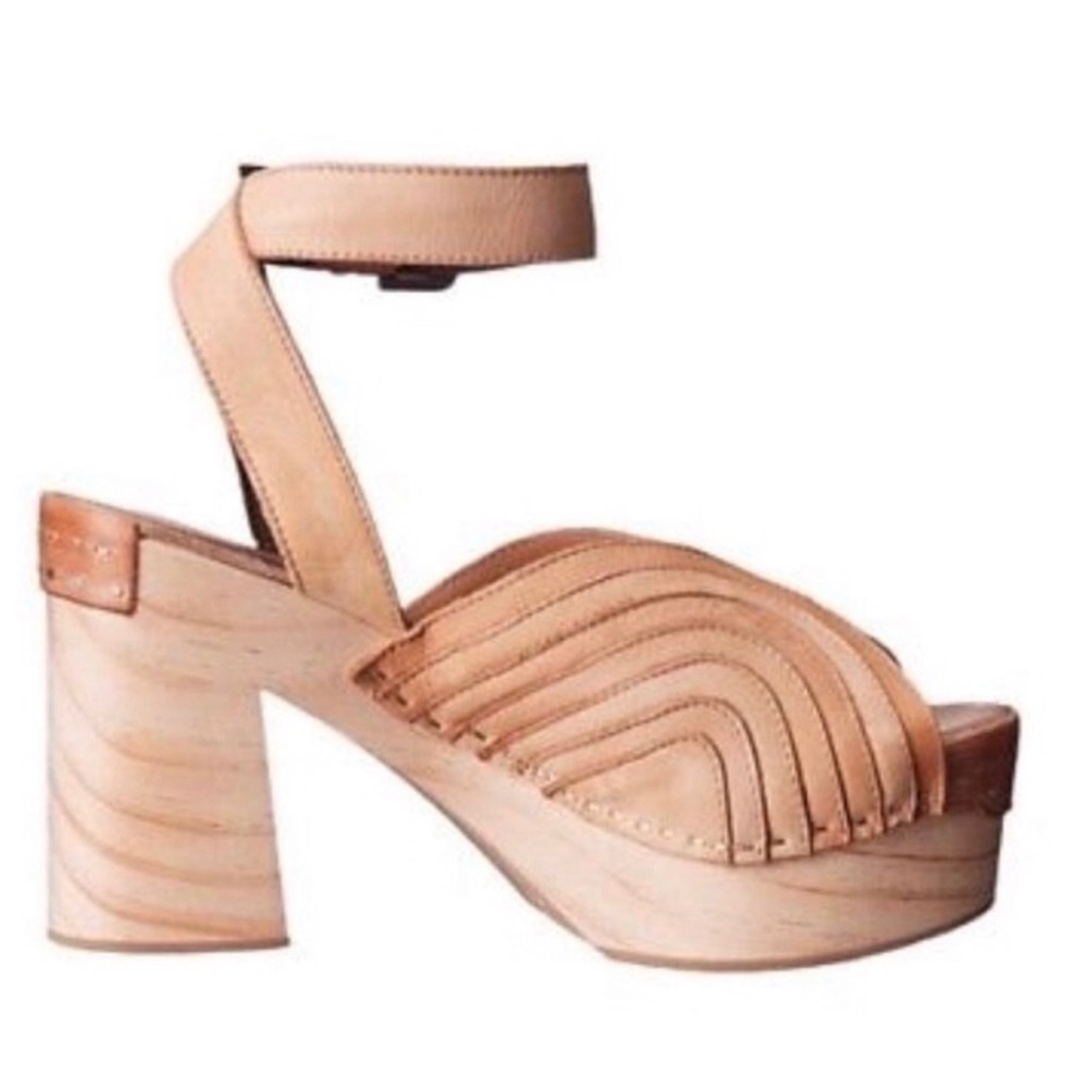 ISO free people Orion clog plarforms (in search of)